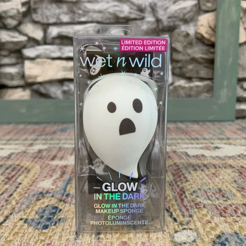 Wet x Wild Fantasy Makers Ghost Glow in the Dark Makeup Sponge Limited Edition
